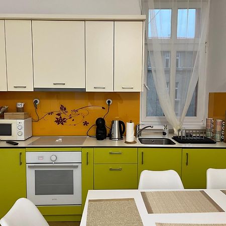 Main Street Retreat Apartment With Free Parking Sarajevo Ngoại thất bức ảnh