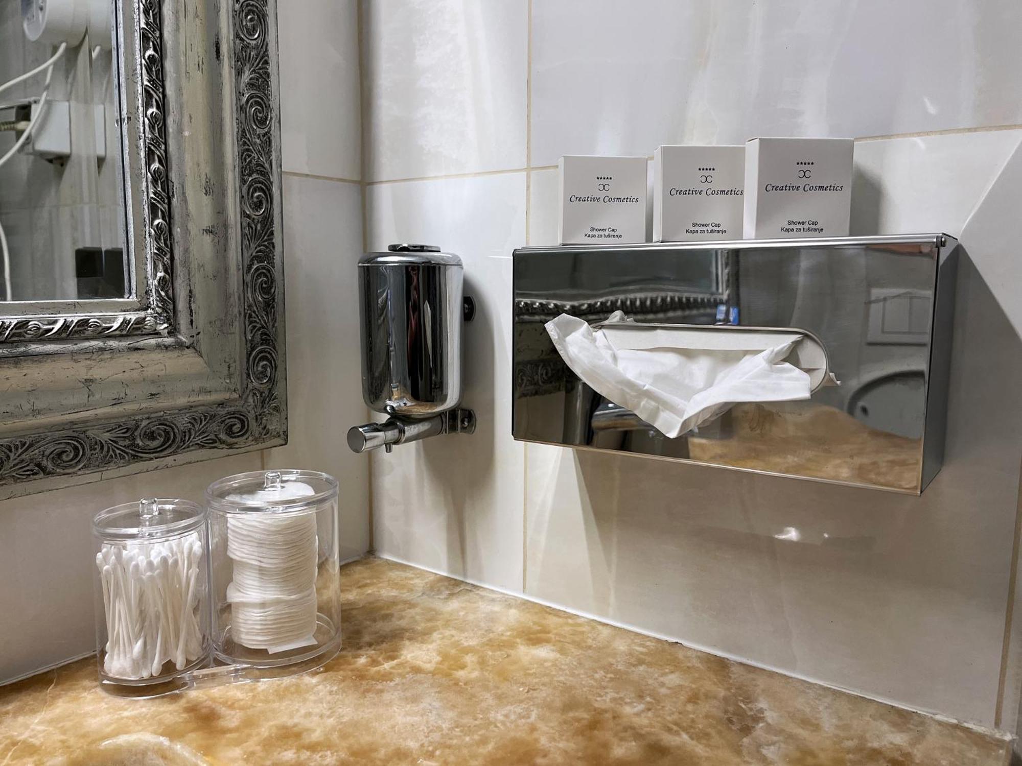 Main Street Retreat Apartment With Free Parking Sarajevo Ngoại thất bức ảnh