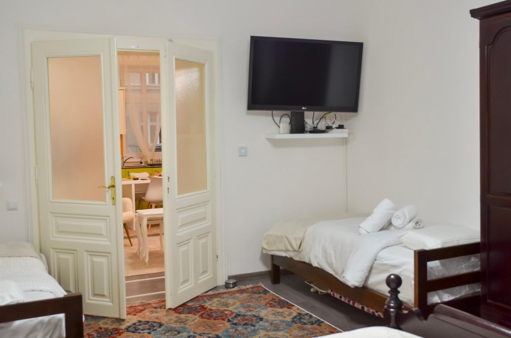 Main Street Retreat Apartment With Free Parking Sarajevo Ngoại thất bức ảnh