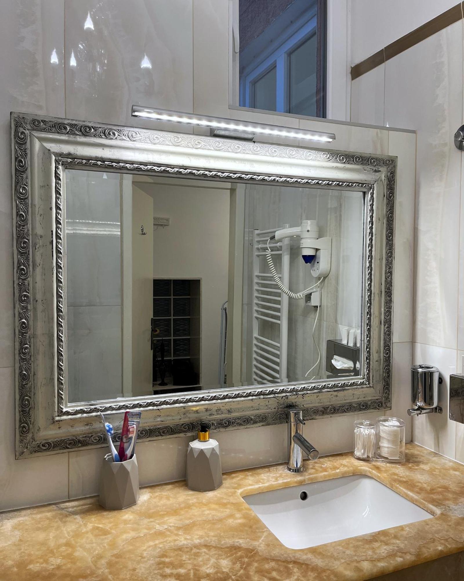 Main Street Retreat Apartment With Free Parking Sarajevo Ngoại thất bức ảnh