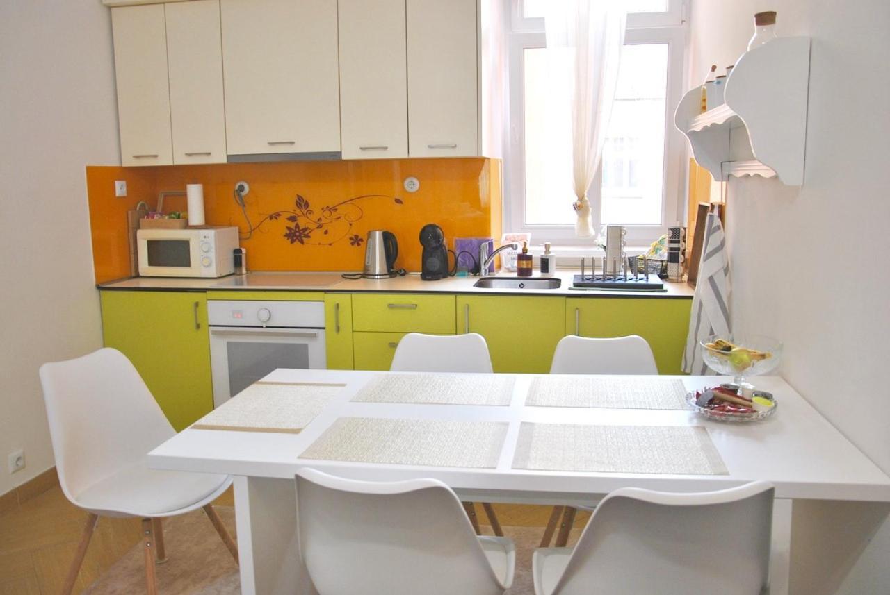 Main Street Retreat Apartment With Free Parking Sarajevo Ngoại thất bức ảnh